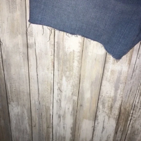 Ingrid & Isabel Maternity MIDI Shorts - Picture 4 of 8